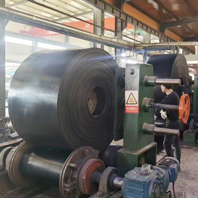 Materialenbehandelingsoplossingen met OEM-rubberconveyorband en zijwandontwerp
