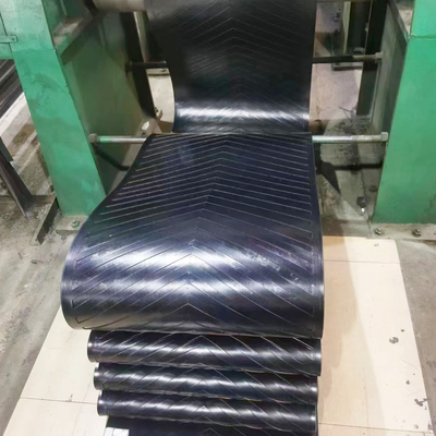 Materialenbehandelingsoplossingen met OEM-rubberconveyorband en zijwandontwerp